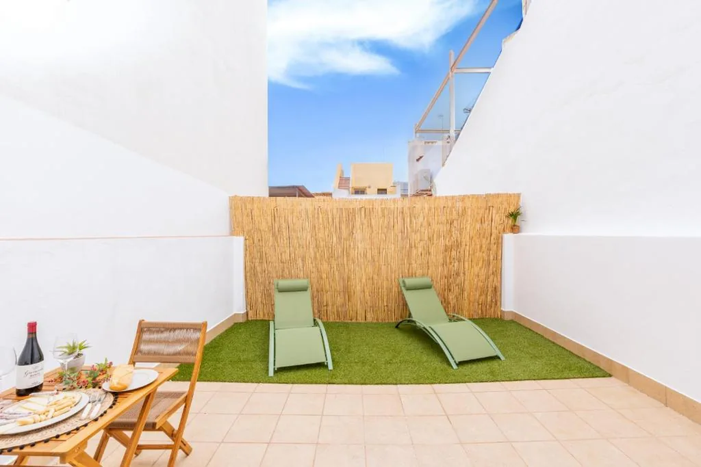 Maison avec 1 chambre — WintowinRentals Huelin Houses con Terraza Chill Out