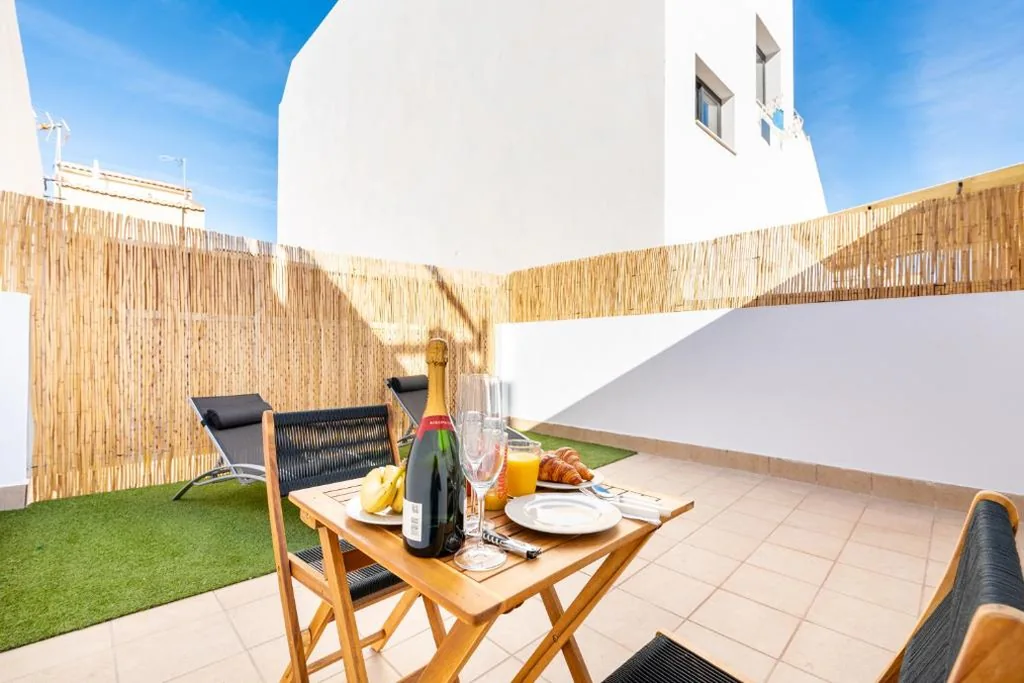 Maison avec 1 chambre — WintowinRentals Huelin Houses con Terraza Chill Out