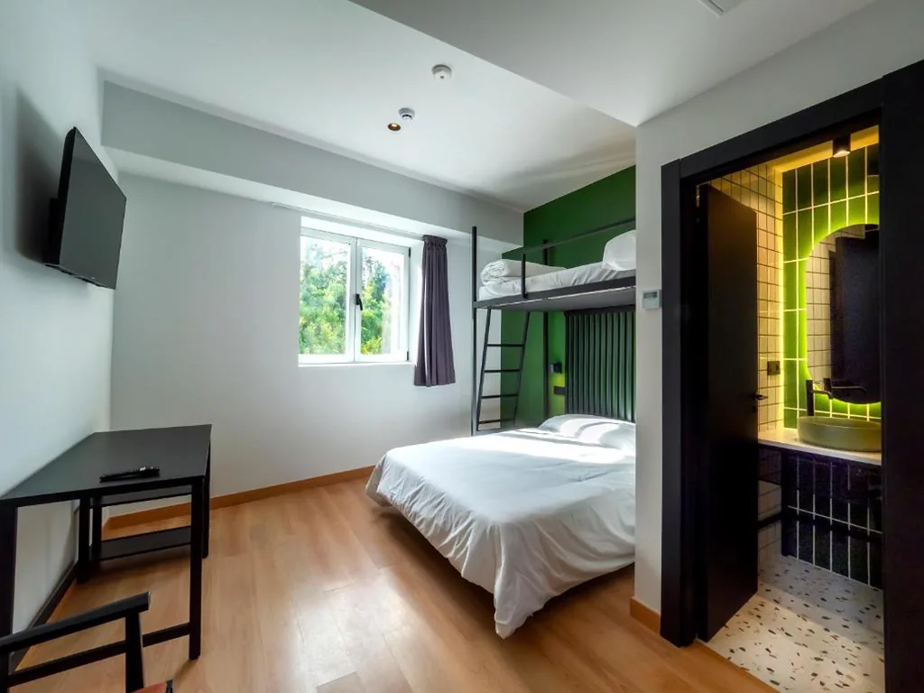Quarto Triplo com casa de banho privativa — Wonder Hostel