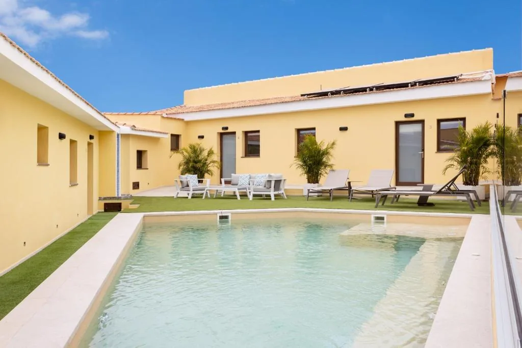 Moradia com piscina privada — Wonderful vacation home Suites and pool