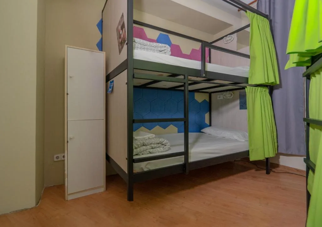 Bett im Gemeinschaftsschlafsaal für Frauen mit 4 Betten — Wow Hostel Barcelona
