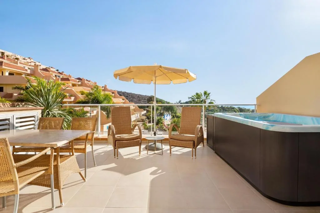 Superior-Apartment mit 2 Schlafzimmern, Whirlpool und Meerblick — Wyndham Residences Costa Adeje