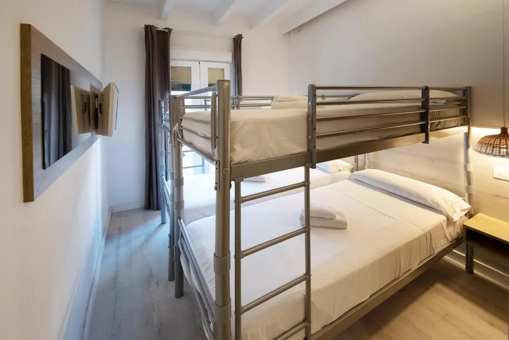 Habitación Cuádruple con balcón — Xubec - Albergue Juvenil