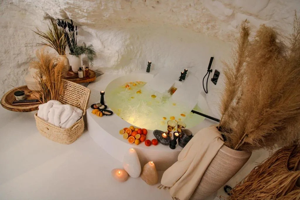 Suite com banheira de hidromassagem - Cama extragrande — XUQ Hotels Lomas de Ruvira