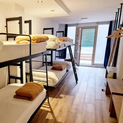 Y Hostel - Albergue Juvenil — photo 9