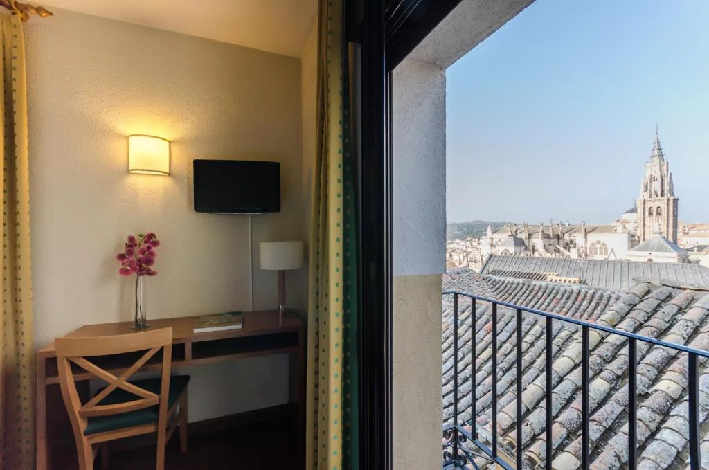 Habitación Doble con vistas a la catedral - 1 o 2 camas — YIT Conquista de Toledo