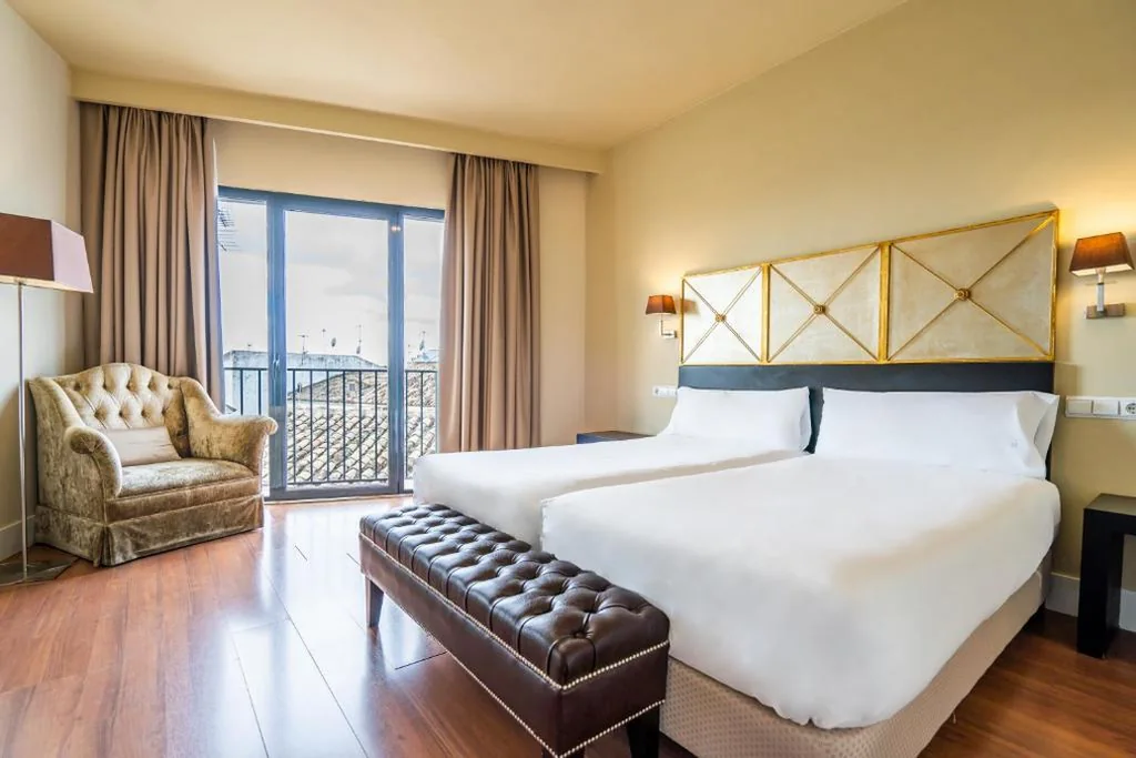 Tweepersoonskamer met 2 bedden — YIT El Postigo