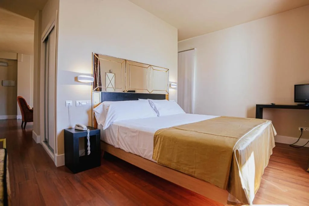 Junior Suite — YIT El Postigo