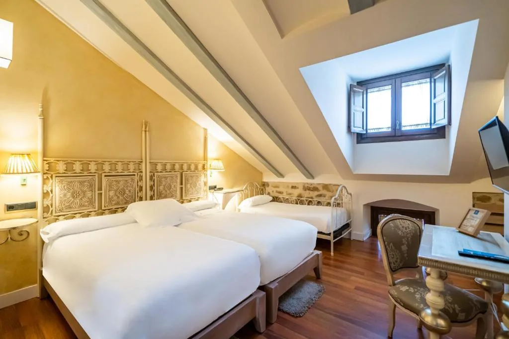 Camera doppia con letto supplementare — YIT La Casona del Arco