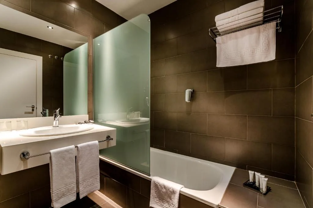 Habitación Doble con cama supletoria - 2 camas — YIT Vía Sevilla Mairena