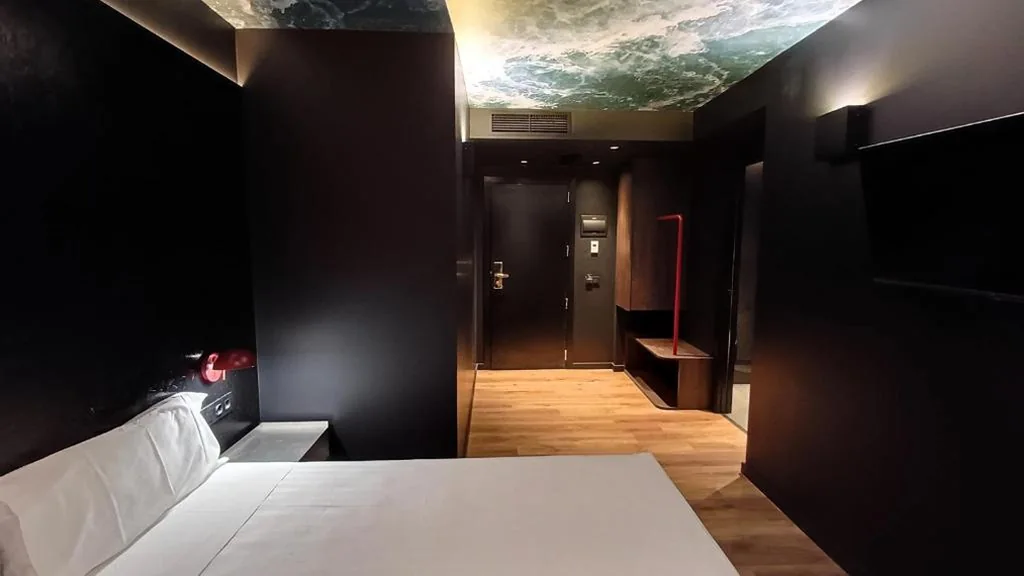 Camera doppia Deluxe - 1 o 2 letti — Yomo Hostal BCN Port