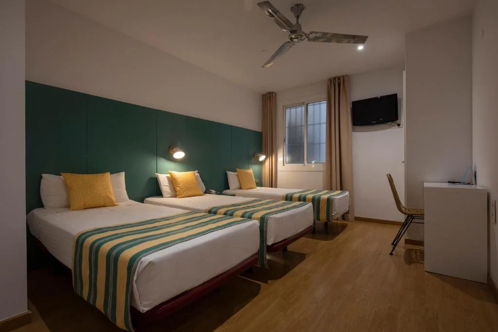 Camera tripla — Yomo Hostal BCN Port