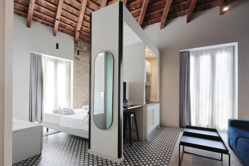 Suite con vasca idromassaggio — YOU & CO. Quart Boutique