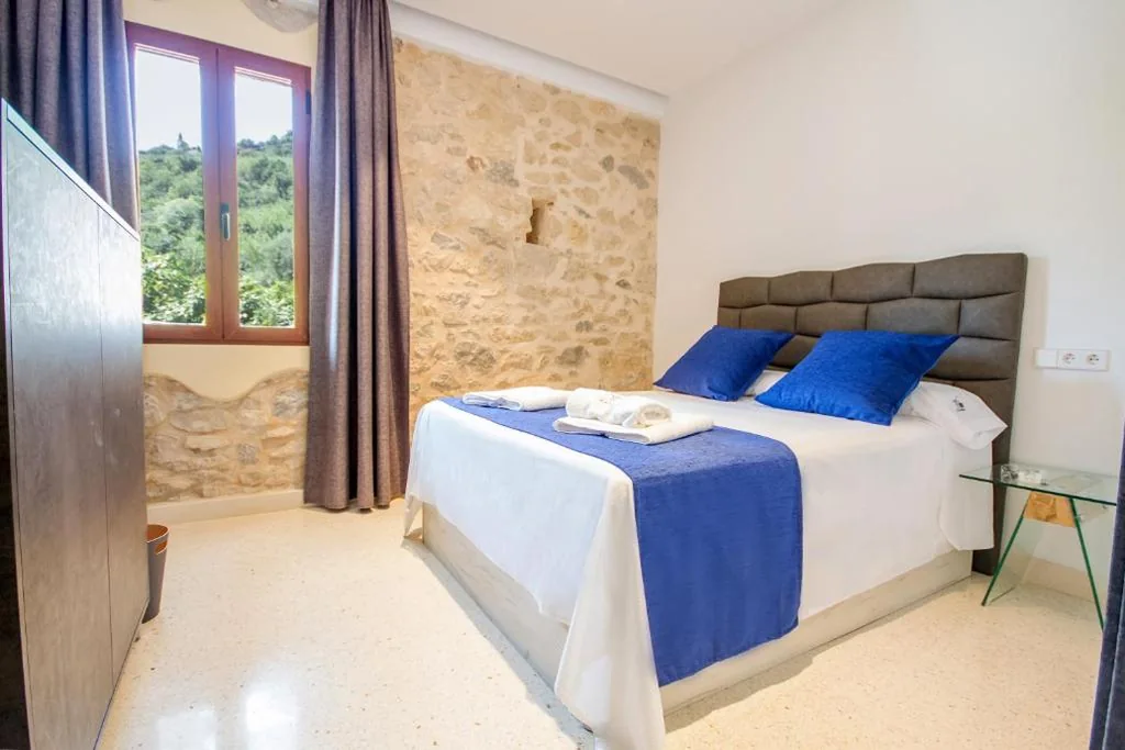 Tweepersoonskamer met uitzicht op de tuin — YOUNG Hotels Denia