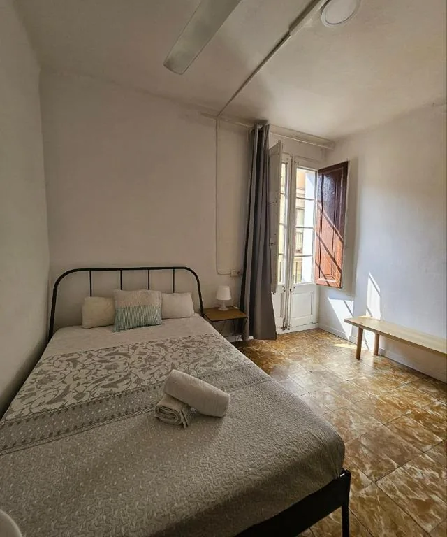 带阳台双人间 — YOUTH HOSTEL - Central and Basic Drassanes