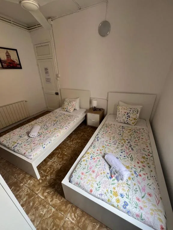 共用浴室双床双人间 — YOUTH HOSTEL - Central and Basic Drassanes