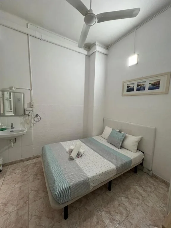 共用浴室双人间 — YOUTH HOSTEL - Central and Basic Drassanes