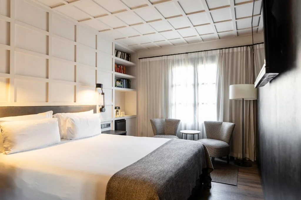 Superior-Doppelzimmer mit Blick auf die Ramblas — Yurbban Ramblas Boutique Hotel