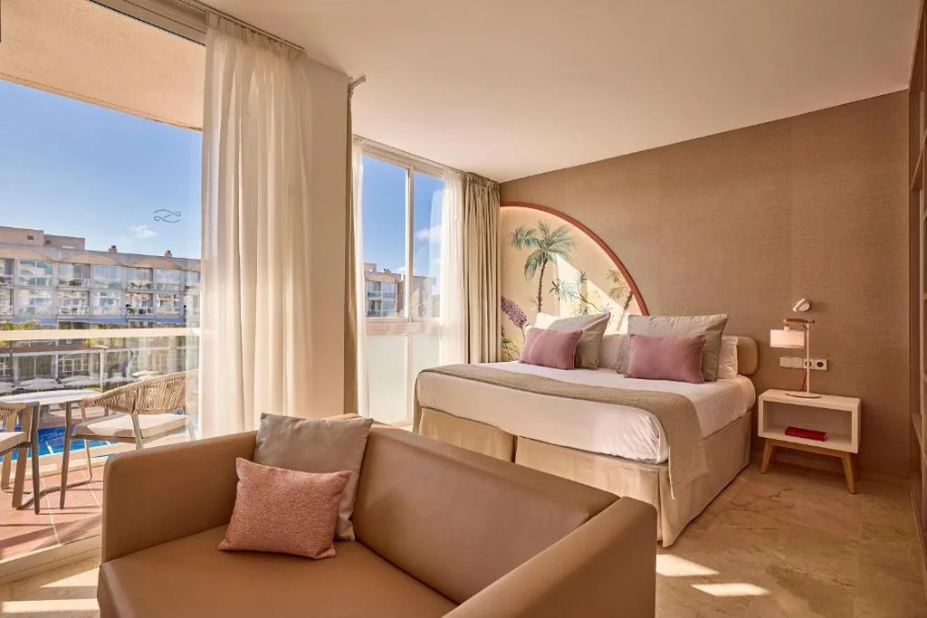 Camera doppia con vista sulla piscina — Zafiro Alzinar Mar Adults Only - Refurbished 2025