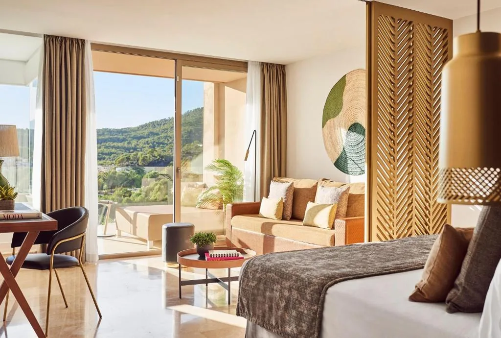 Zafiro Club Junior Suite mit seitlichem Meerblick — Zafiro Palace Andratx