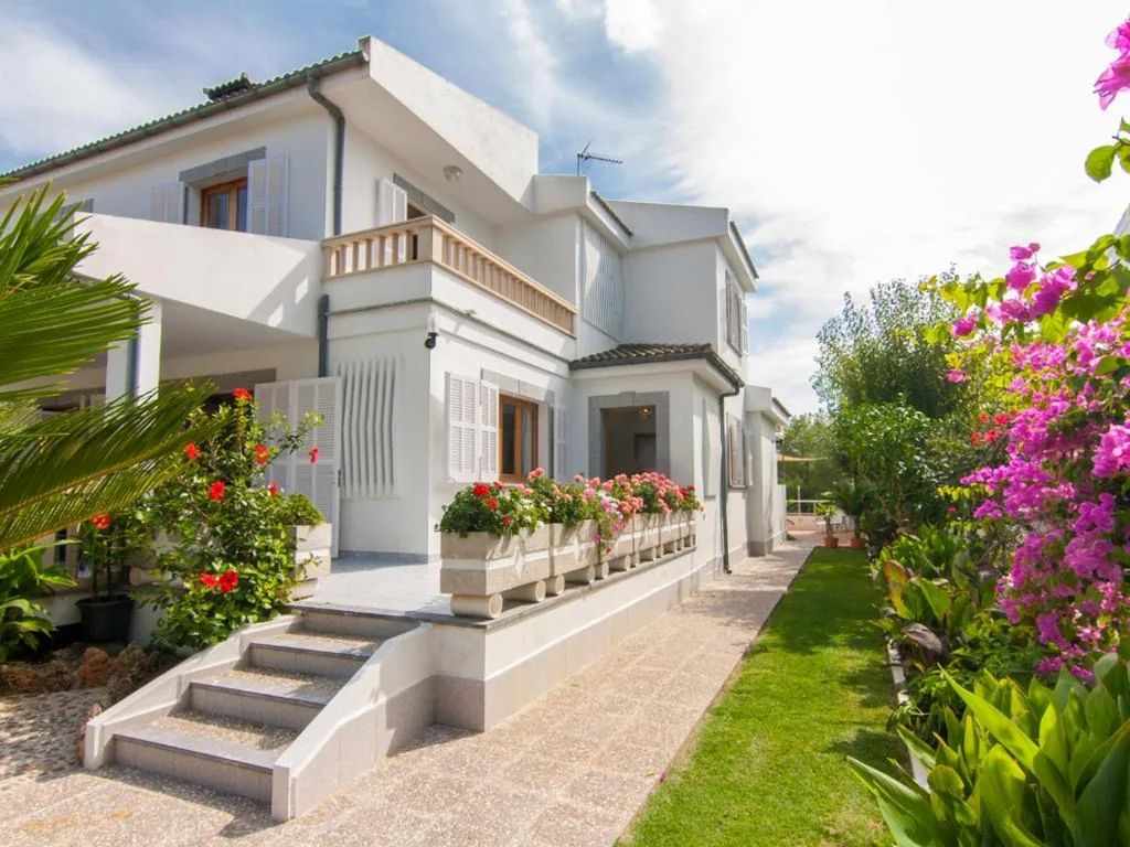 Villa mit Gartenblick — Zamia