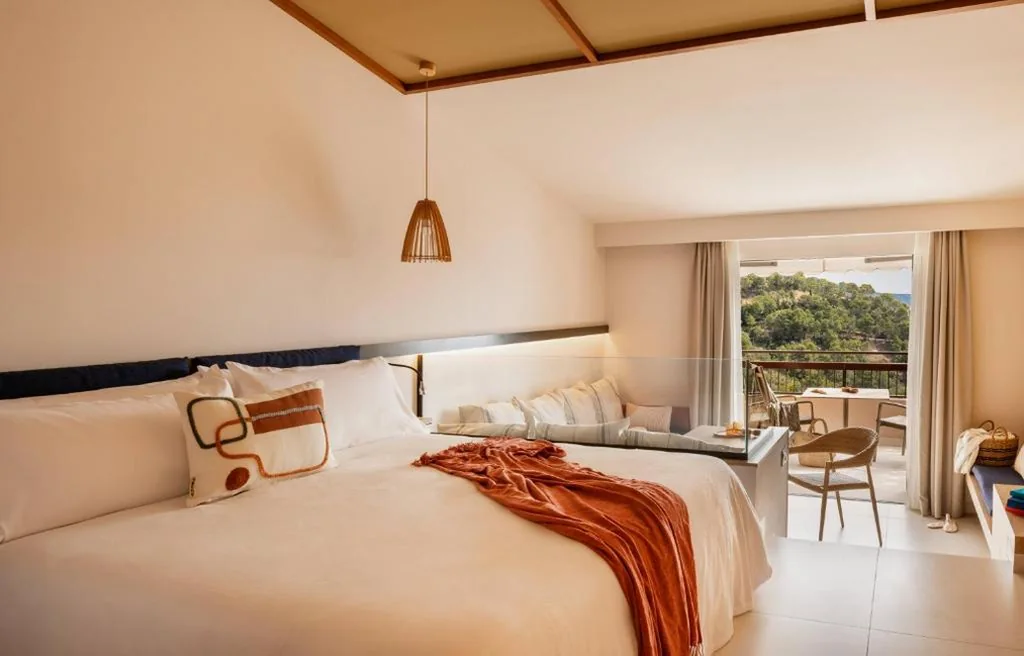 Suite Júnior ZEL com cozinha e vista para o jardim — Zel Costa Brava