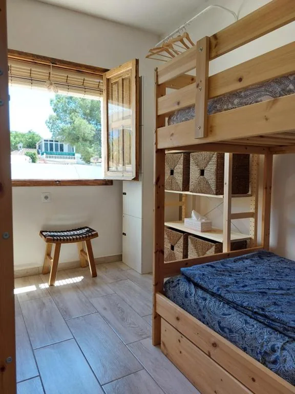 Cama en habitación femenina compartida de 4 camas — ZENIA HOSTEL