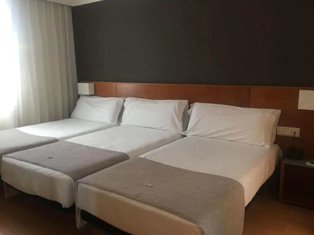 Triple Room (2 adults + 1 child) — Zenit Logroño