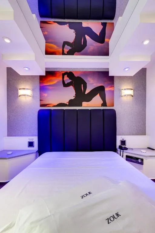 Suite con piscina privada — Zouk Hotel