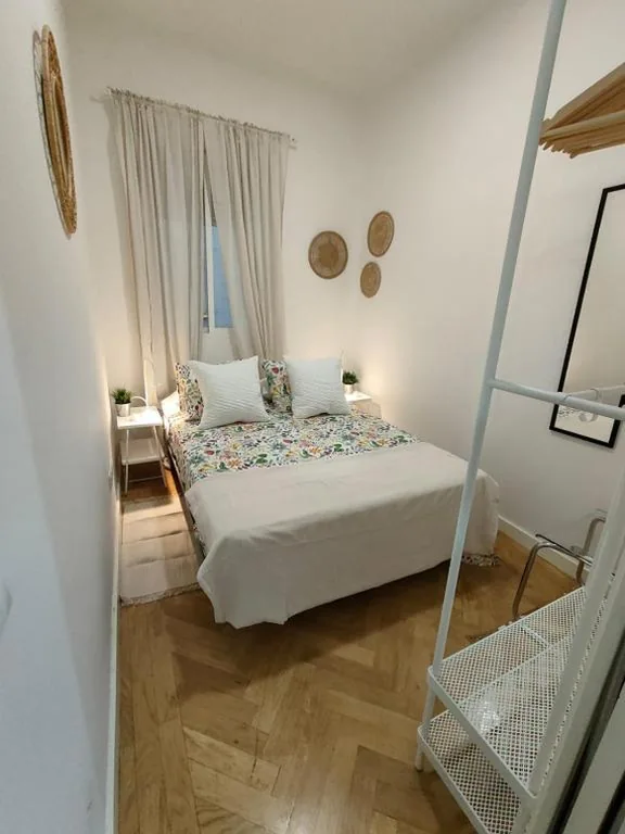 Camera doppia con bagno in comune — Zurbano Street, Private rooms