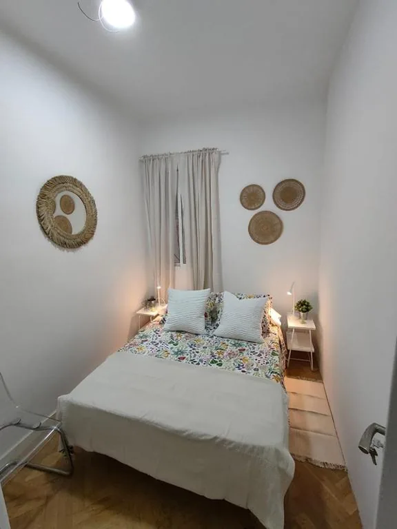 Camera doppia con bagno in comune — Zurbano Street, Private rooms