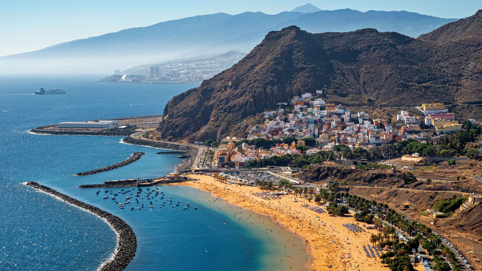 Cómo llegar a Canarias: avión, ferry y saltos entre islas