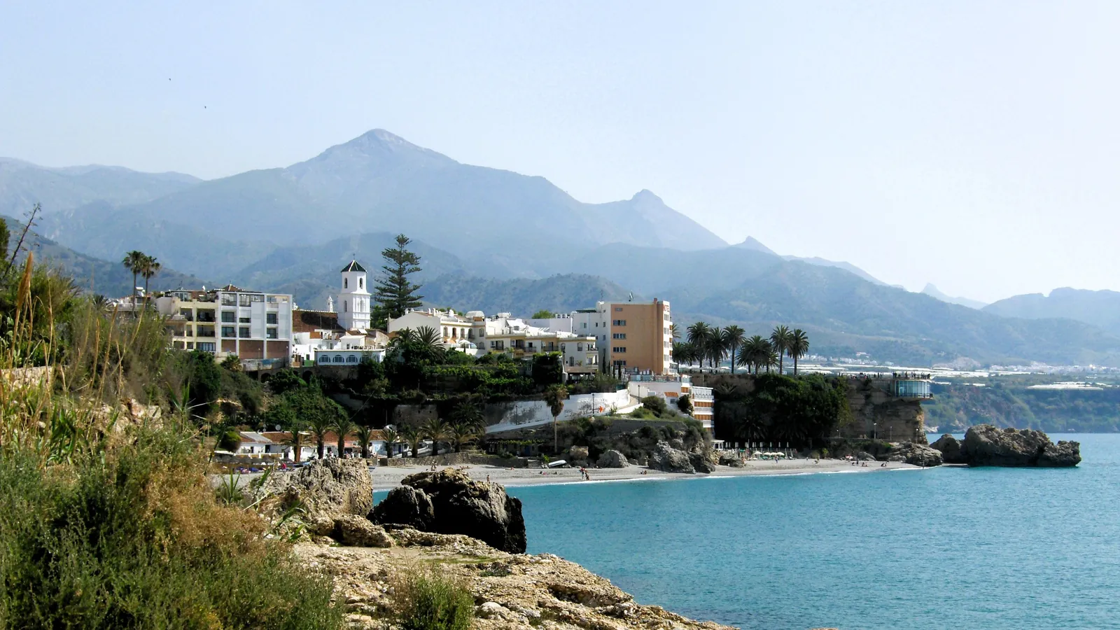 Dónde dormir en Nerja: zonas y alojamientos que elegimos