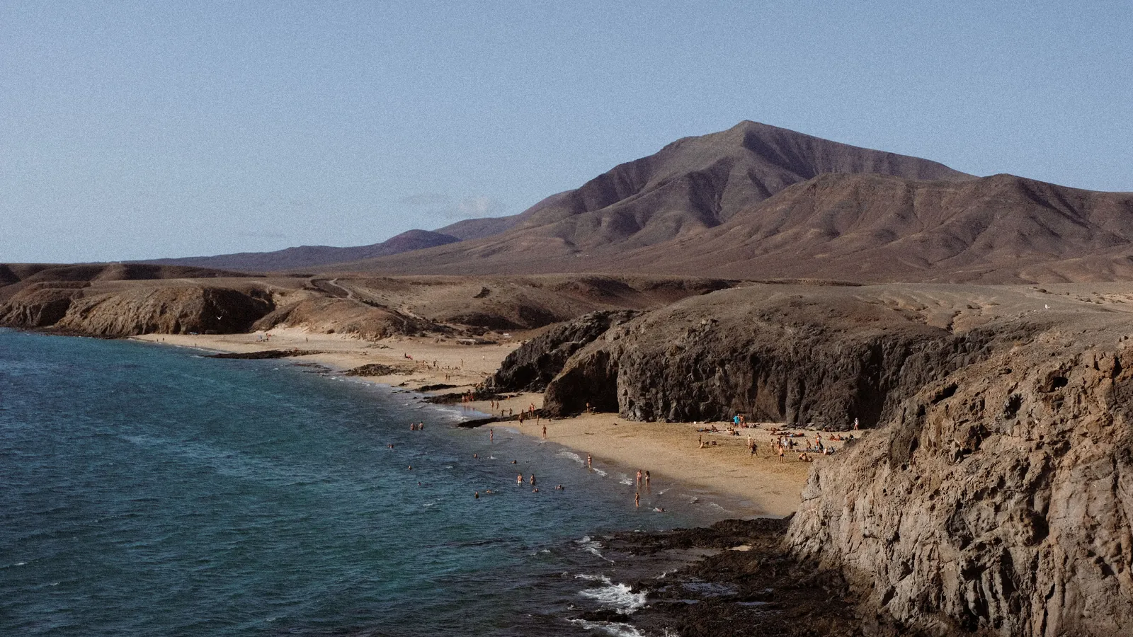 Dónde dormir en Playa Blanca: zonas y alojamientos que elegimos