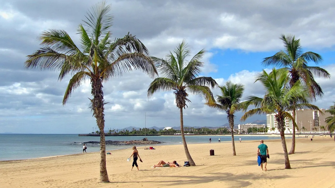 Dónde dormir en Playa Honda: zonas y alojamientos que elegimos