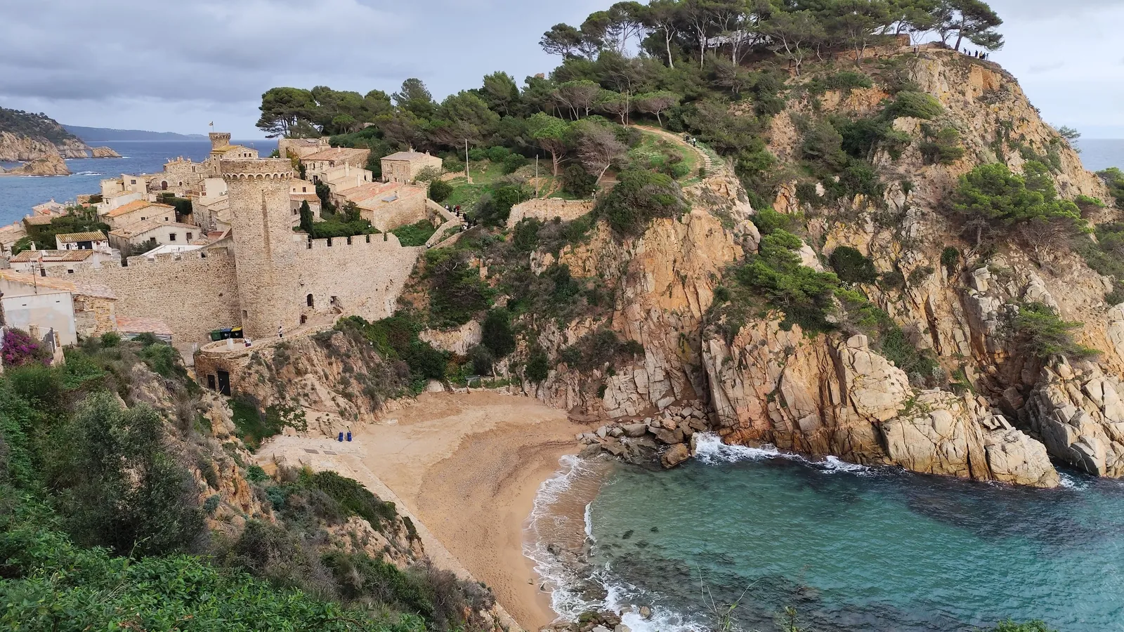 Dónde dormir en Tossa de Mar: zonas y alojamientos que elegimos